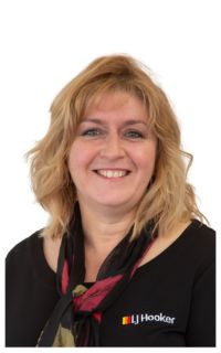 Veronica Davies - Real Estate Agent