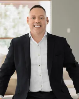 Victor Morry Maia - Real Estate Agent