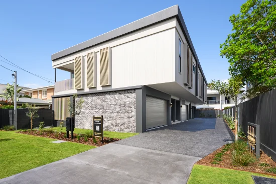 1/10 Lee Road, Runaway Bay, Qld 4216