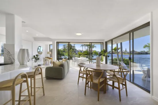 1/52 Hooker Boulevard, Mermaid Waters, Qld 4218