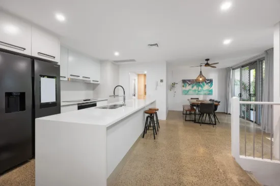 11/2 Margaret Street, Coolum Beach, Qld 4573