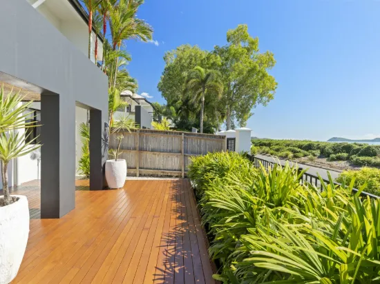 12/5-7 Arlington Esplanade, Clifton Beach, Qld 4879