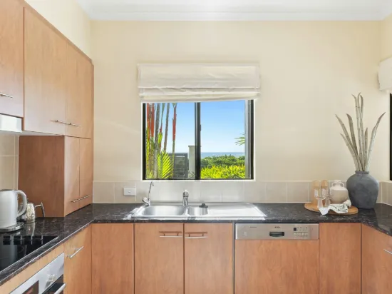 12/5-7 Arlington Esplanade, Clifton Beach, Qld 4879-Image