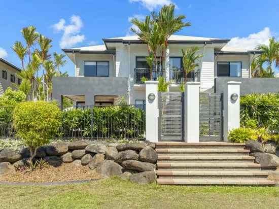 12/5-7 Arlington Esplanade, Clifton Beach, Qld 4879-Image