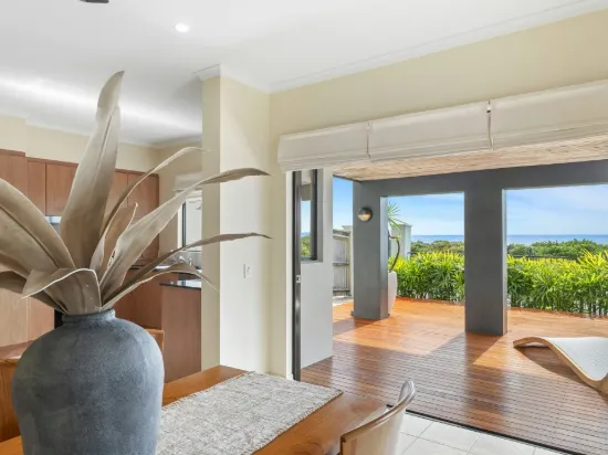 12/5-7 Arlington Esplanade, Clifton Beach, Qld 4879-Image