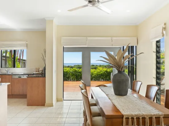 12/5-7 Arlington Esplanade, Clifton Beach, Qld 4879-Image