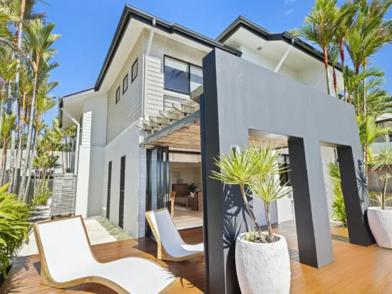 12/5-7 Arlington Esplanade, Clifton Beach, Qld 4879-Image