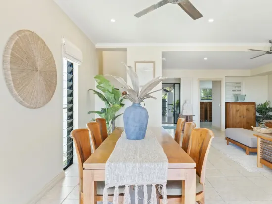 12/5-7 Arlington Esplanade, Clifton Beach, Qld 4879-Image