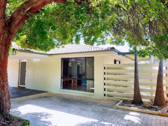 16/2 Lakeside Terrace, Mount Pleasant, WA 6153