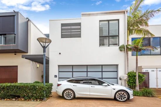 18 River Vista Way, Paradise Point, Qld 4216-Image