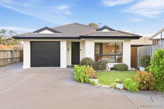 2/163 Derwent Avenue, Lindisfarne, Tas 7015