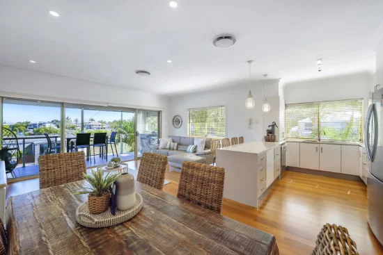 2/17 Ray Street, Runaway Bay, Qld 4216