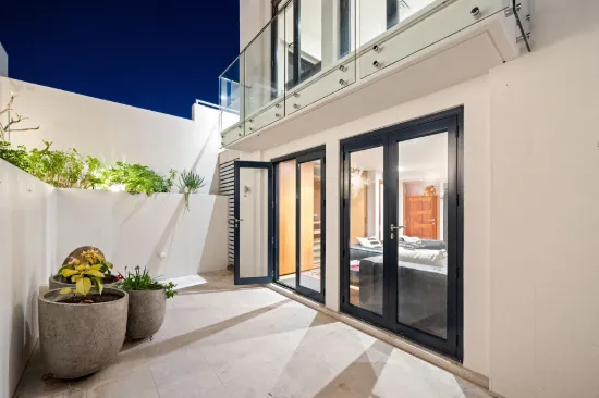 2/56 Woodroffe Avenue, Main Beach, Qld 4217-Image
