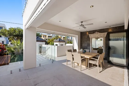 2/56 Woodroffe Avenue, Main Beach, Qld 4217-Image