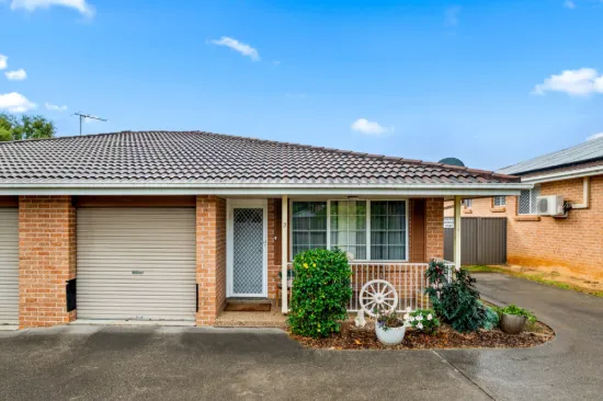 3/4 Bensley Road, Macquarie Fields, NSW 2564