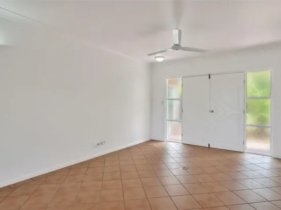 8/4-10 Hedley Close, Redlynch, Qld 4870