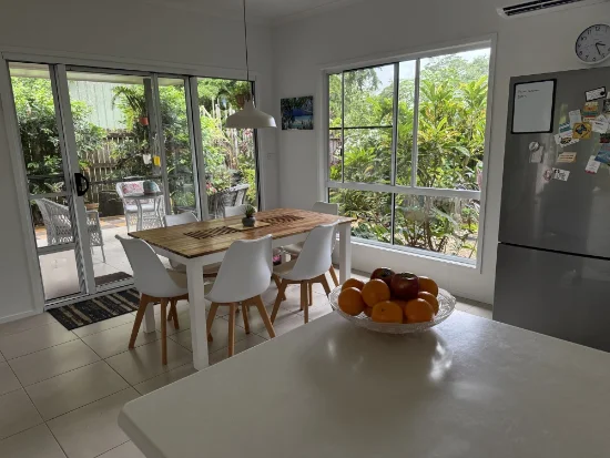 Duplex 2/20 Seaview St, Mission Beach, Qld 4852