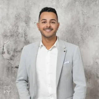 Jonny Georgy - Real Estate Agent