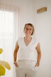 Emma Lewis - Real Estate Agent