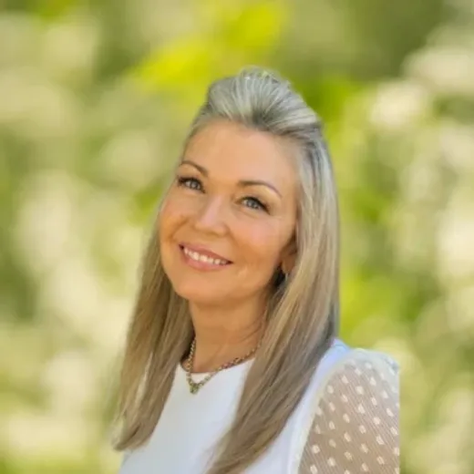 Lisa Reynolds - Real Estate Agent at First National Real Estate Moreton