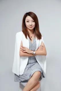  Tracy - Yi Hong - Real Estate Agent