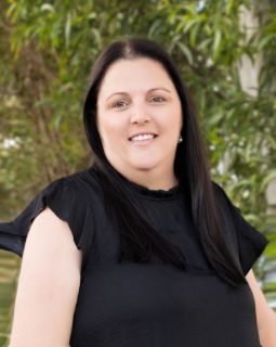 Yvette Willis - Real Estate Agent
